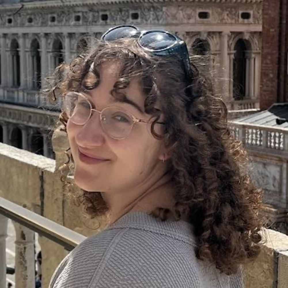 Meet your Posher, Nicole